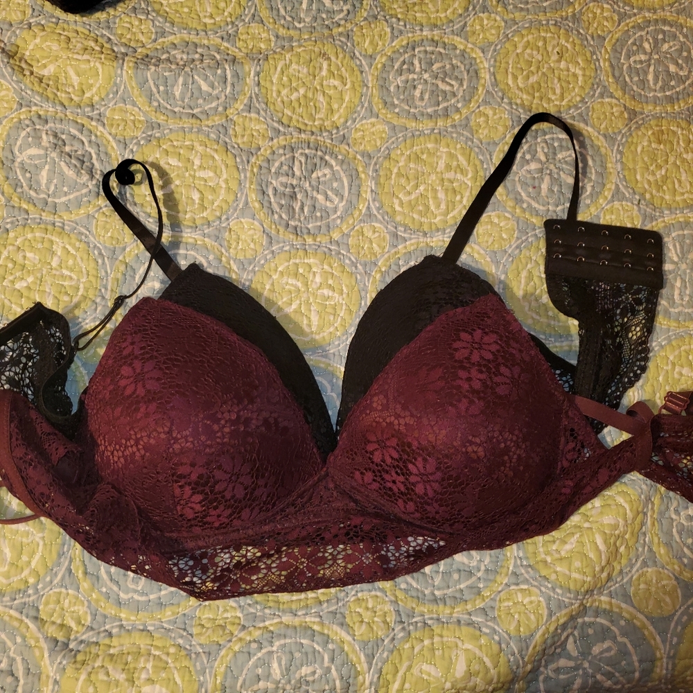 Bras - Picture 3 of 5